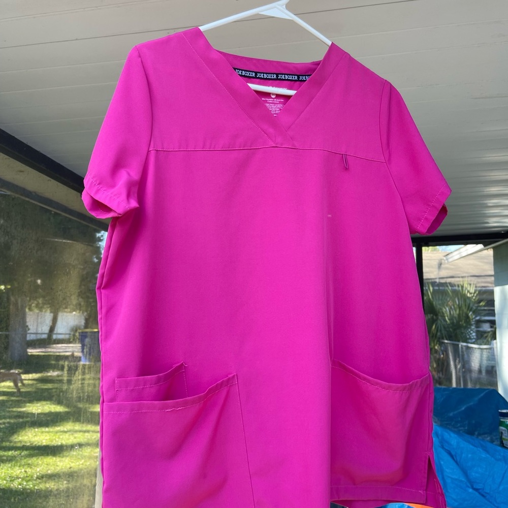 Pink Joe Boxer Scrub top in Size Medium in Great Condition